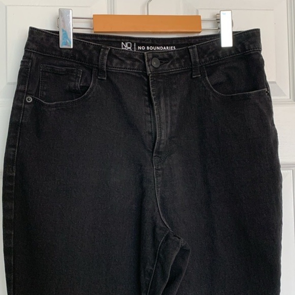NOBO No Boundaries women's black stretch jeans
pants size 13 good used condition